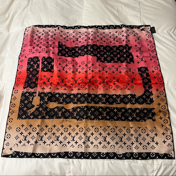 Authentic Louis Vuitton Scarf Bandana Rising Confidential Monogram M76145 Silk - Picture 5 of 16